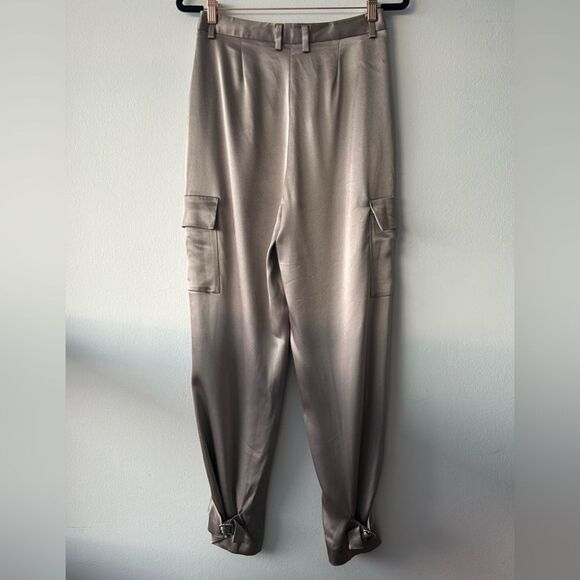 Aritzia Babaton Refined Satin Cargo Pant in Ashen - Picture 4 of 12